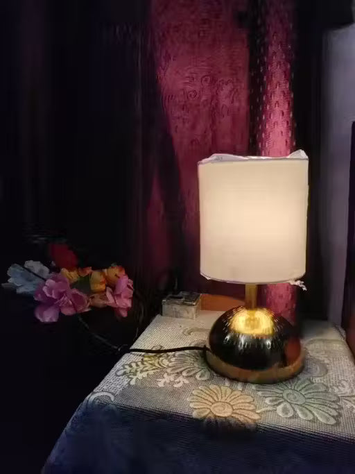 Golden Hammered’ Decorative Iron Table Lamp